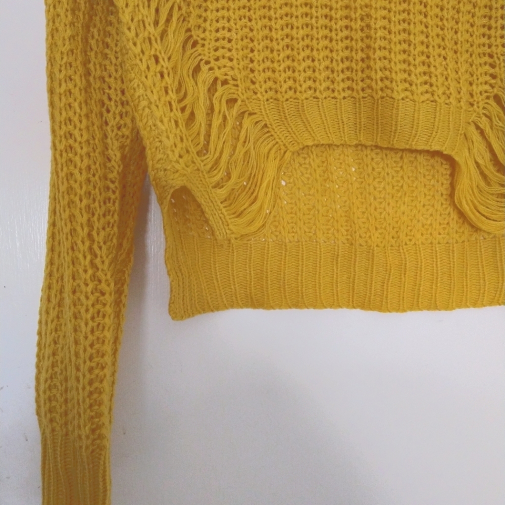 Crotchet v neck crop